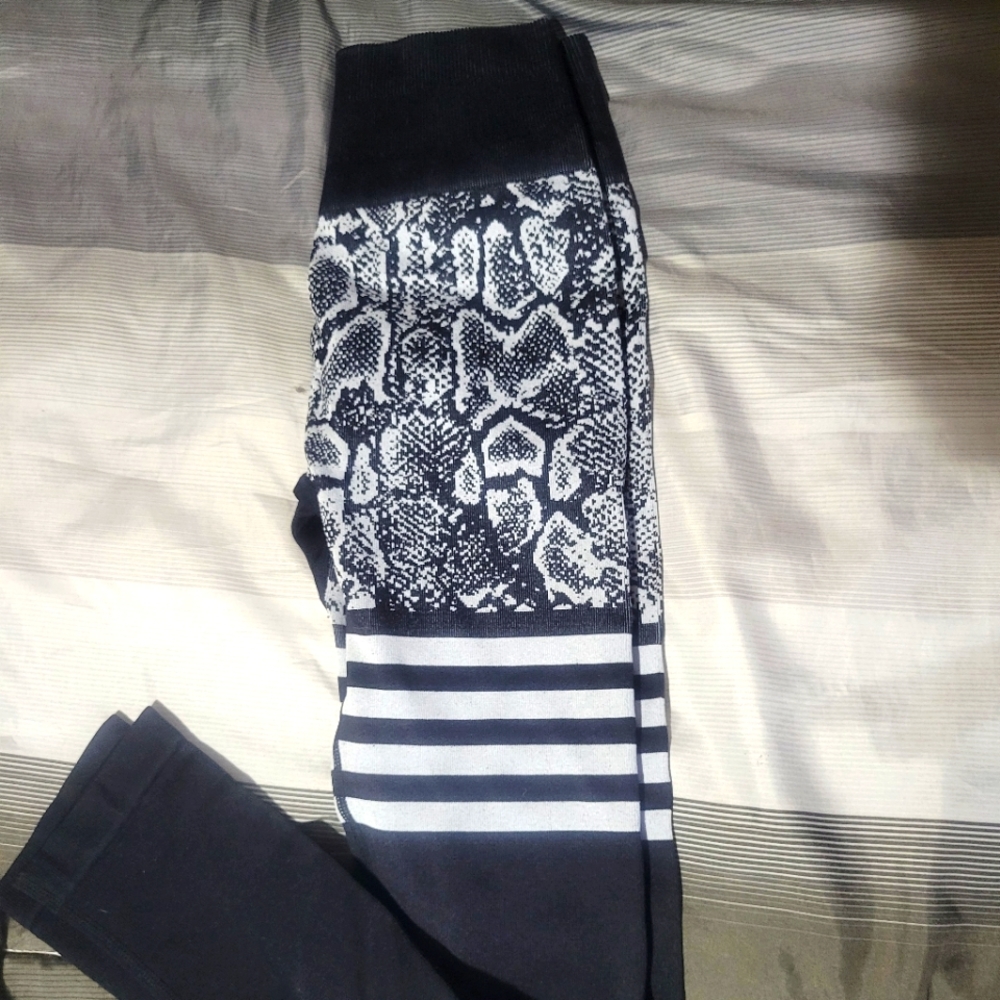 Black seamless snake skin thigh highs booty scrunch